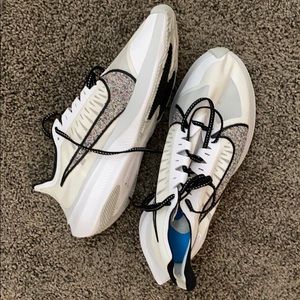 Nike Zoom Gravity
